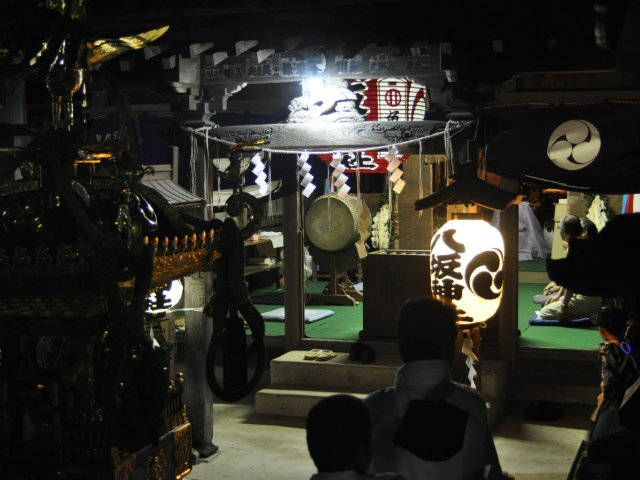 八坂神社へ神輿奉納